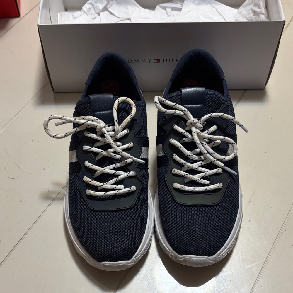 Tommy Hilfiger Women’s Dark Blue and White Sneakers